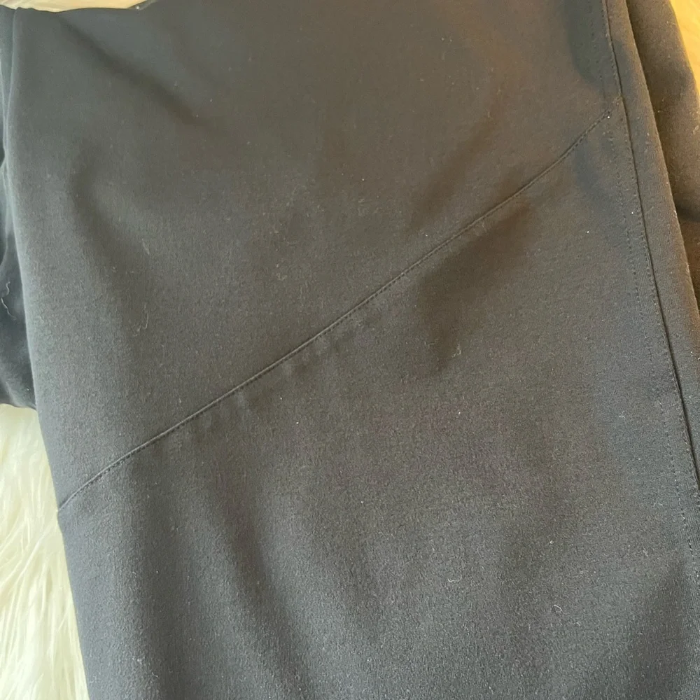 Under Armour loose fit athletic sweat pants. Size large